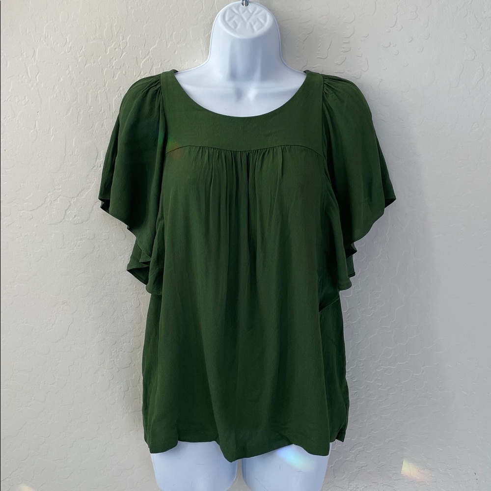 Green top w/flutter sleeves